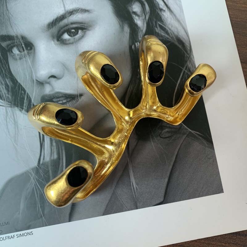 ”Interlocked Hands” Statement Hand Smycke