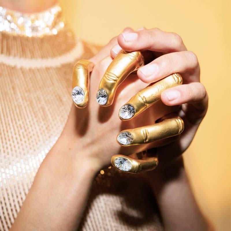 ”Interlocked Hands” Statement Hand Smycke