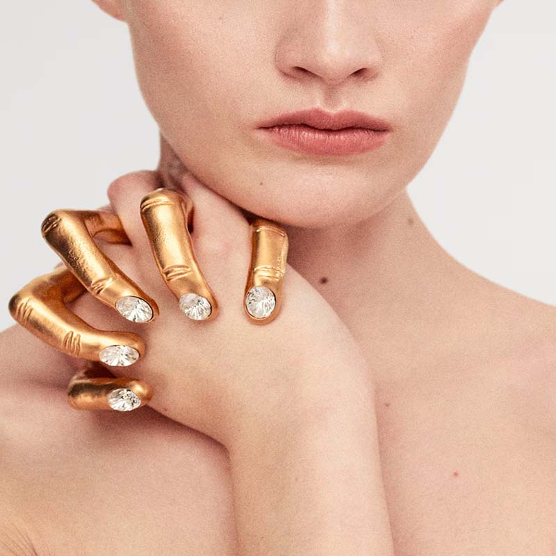 ”Interlocked Hands” Statement Hand Smycke