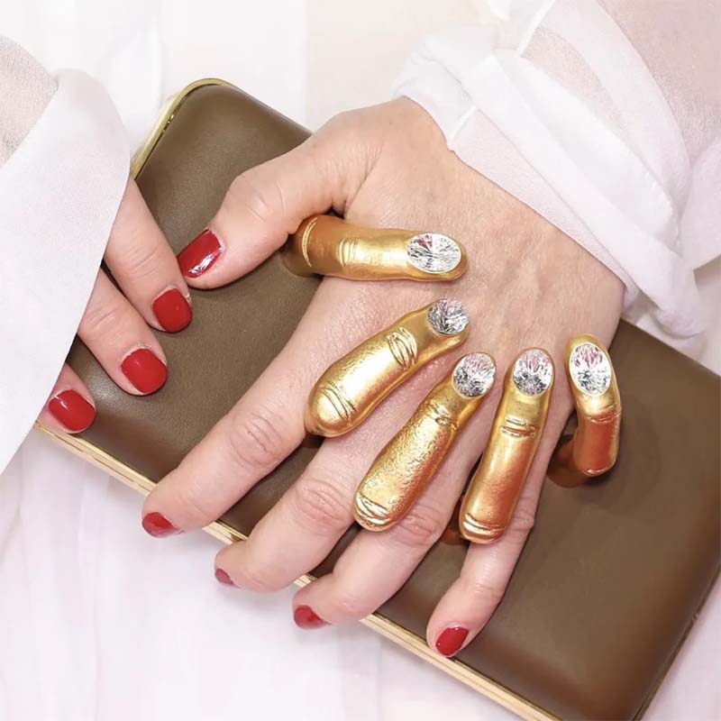 ”Interlocked Hands” Statement Hand Smycke