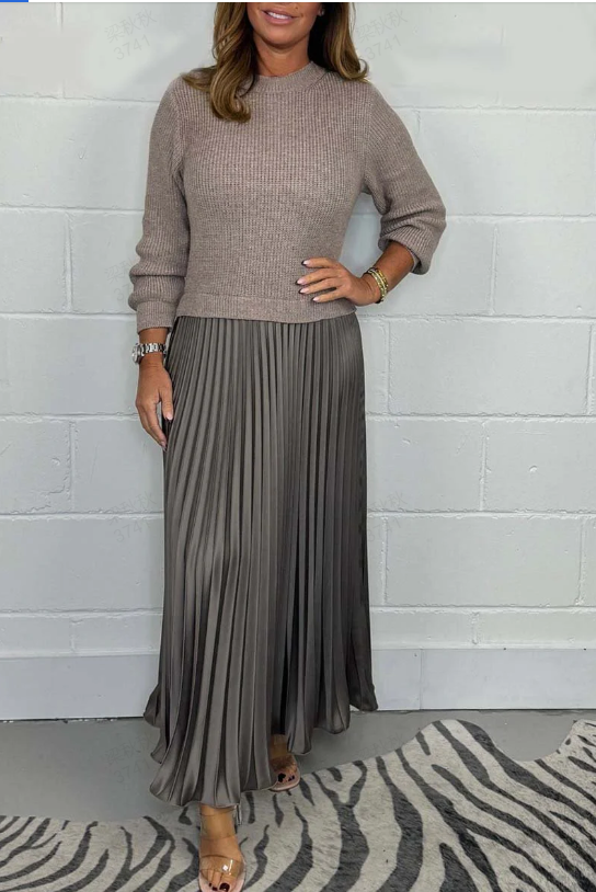 Elegante und stilvolle plissierte Kleider mit Rundhalsausschnitt für Frauen