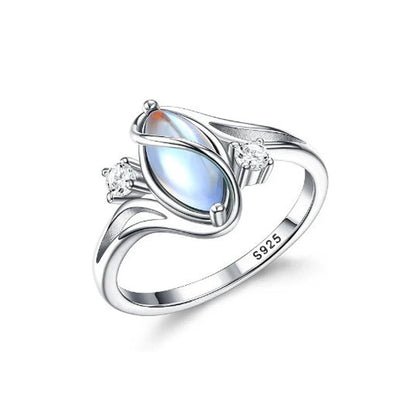 💍Geometrisk oval månstenring med zirkonia-detaljer – mystisk, glittrande och tidlöst elegant